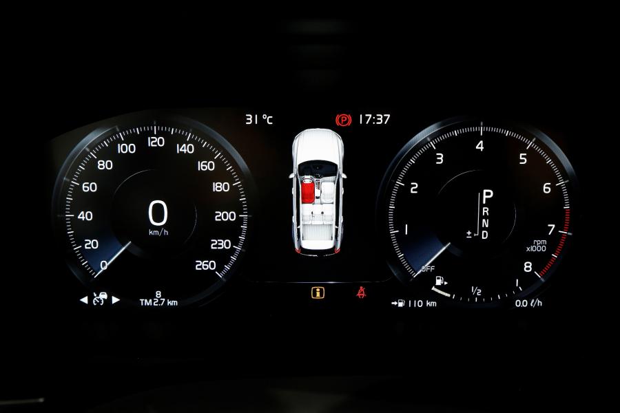 Панель приборов Volvo V90 T6 Cross Country 2016 года  (фото 80 из 104)